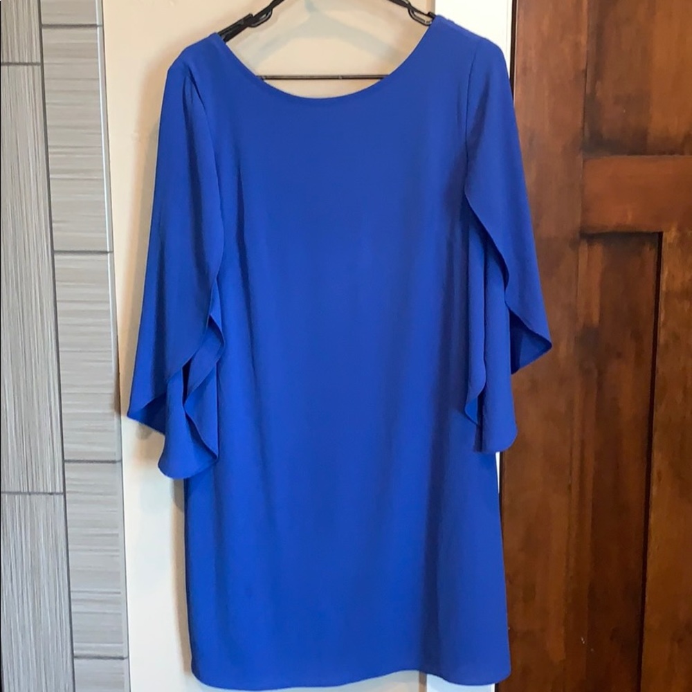 Minidress with angel sleeves and v-back